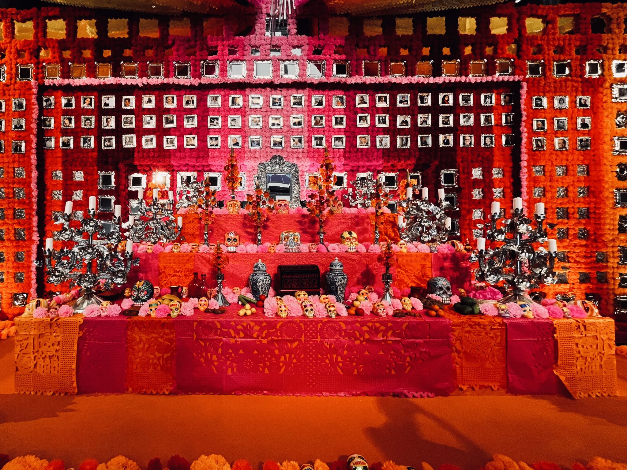 Symbolic elements and details of the altar