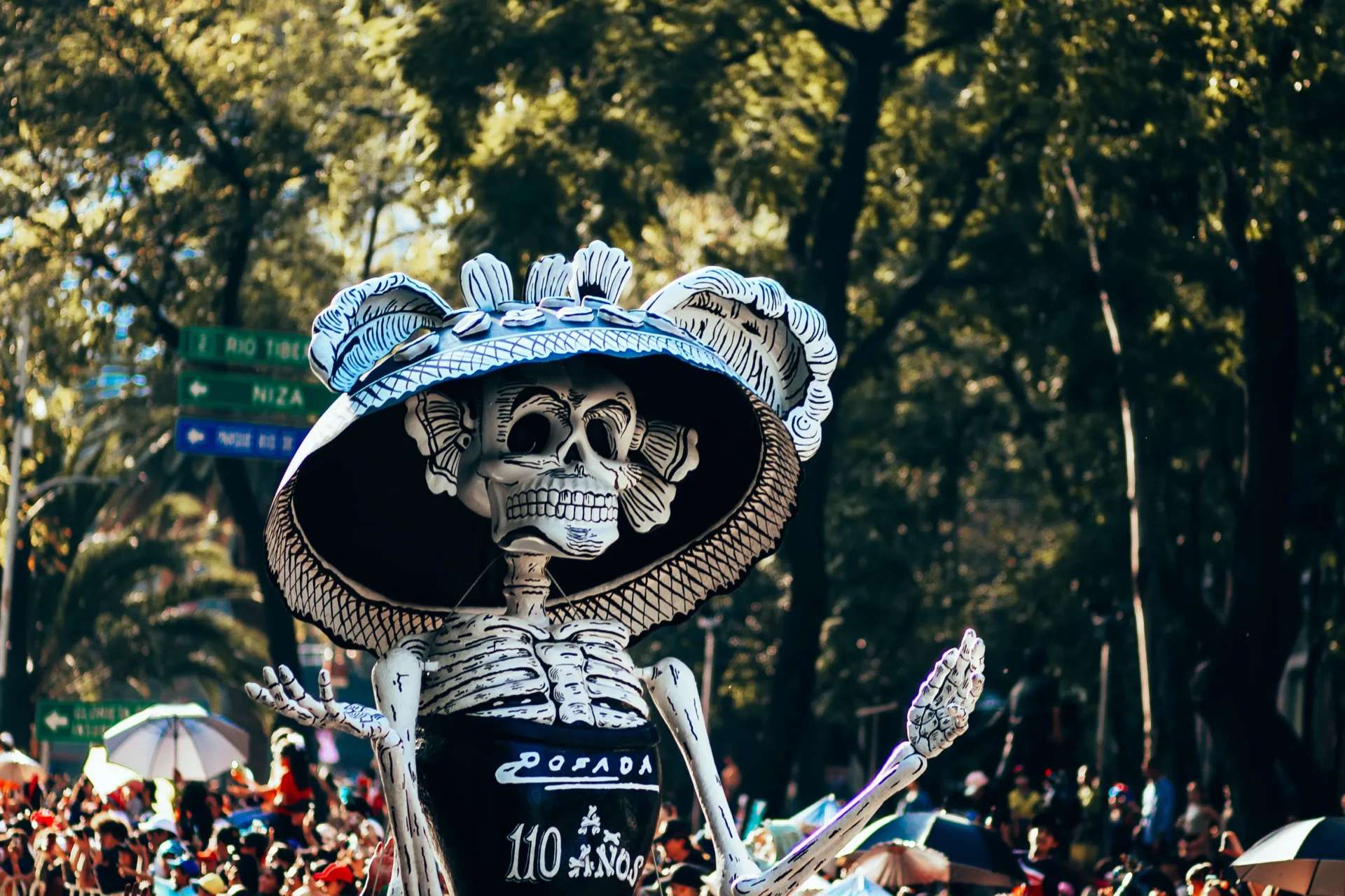 Monumental Día de Muertos float photographed in Mexico City